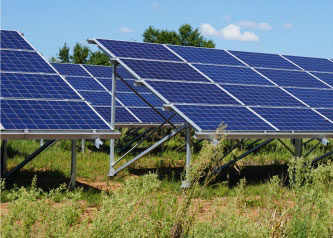 太陽光発電システムの設備への障害を除草・草刈りで防ぐ